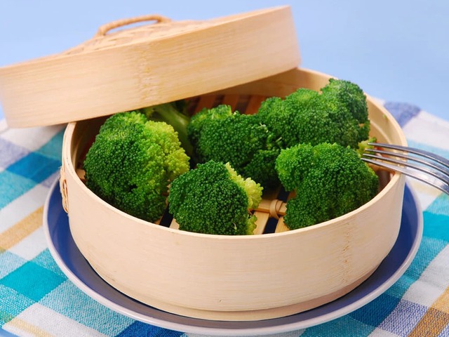 Ngày mới với tin tức sức khỏe: Bạn thường luộc hay hấp rau? - Ảnh 1. Ngày mới với tin tức sức khỏe: Bạn thường luộc hay hấp rau? - Ảnh 1.