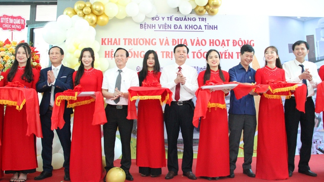 Bệnh viện đa khoa tỉnh Quảng Trị có tân Giám đốc và Phó giám đốc - Ảnh 1.