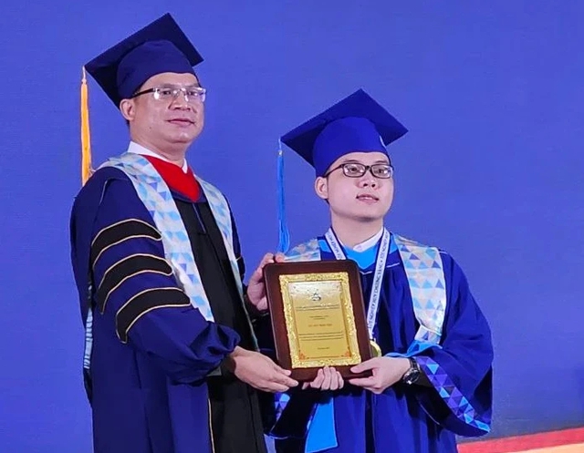 Chàng trai đam mê trí tuệ nhân tạo tốt nghiệp loại xuất sắc - Ảnh 2. Chàng trai đam mê trí tuệ nhân tạo tốt nghiệp loại xuất sắc - Ảnh 2.