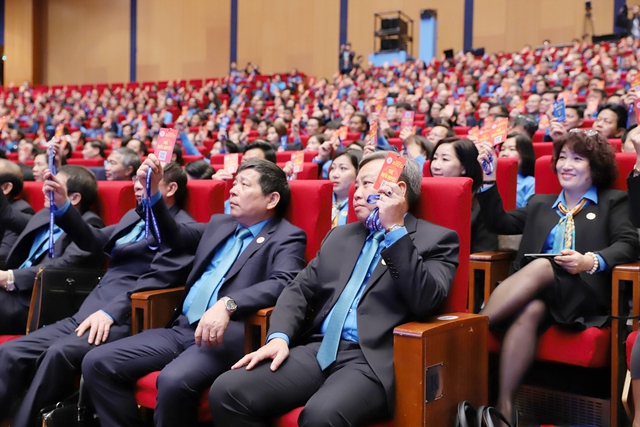 1.100 đại biểu đại diện cho ý chí, nguyện vọng của 11 triệu đoàn viên công đoàn về dự đại hộiẢnh: Nguyễn Hải 1.100 đại biểu đại diện cho ý chí, nguyện vọng của 11 triệu đoàn viên công đoàn về dự đại hộiẢnh: Nguyễn Hải