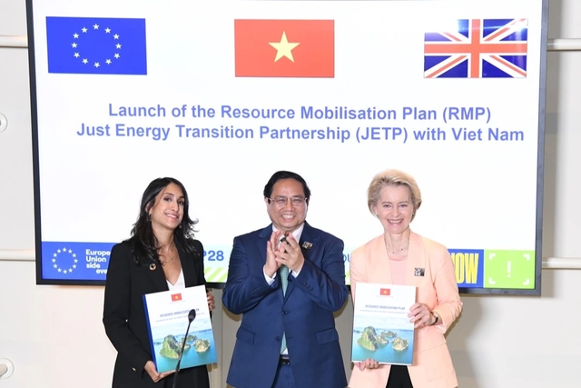 EU, Anh, Mỹ, Nhật... cam kết hỗ trợ Việt Nam 15,5 tỉ USD chuyển đổi năng lượng - Ảnh 1.