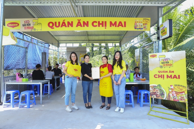 Vừa mở quán ăn, chị Mai vừa tận dụng kinh nghiệm bán hàng online của mình để kết hợp thúc đẩy marketing, giúp quán ăn tiếp cận với nhiều khách hàng mới