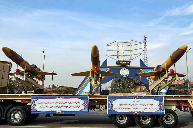 Iran ra mắt máy bay không người lái trang bị tên lửa không đối không - Ảnh 1.