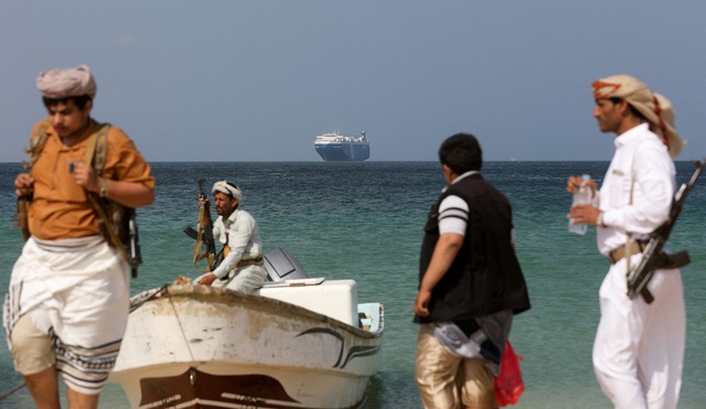 Houthi cảnh báo tấn công mọi tàu tiến về Israel - Ảnh 1.