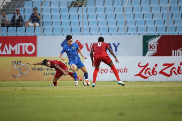 Sao trẻ Đình Bắc chơi ấn tượng, Quảng Nam giành 3 điểm quý giá trước Hà Tĩnh - Ảnh 1.