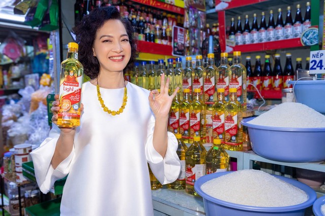 Đi chợ cùng con gái, Nghệ sĩ Chiều Xuân, Lê Khanh gợi lại bao giá trị vàng - Ảnh 1. Đi chợ cùng con gái, Nghệ sĩ Chiều Xuân, Lê Khanh gợi lại bao giá trị vàng - Ảnh 1.
