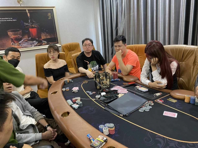 Bộ Công an phá đường dây đánh bạc Poker hàng chục tỉ ở Hà Nội - Ảnh 2.