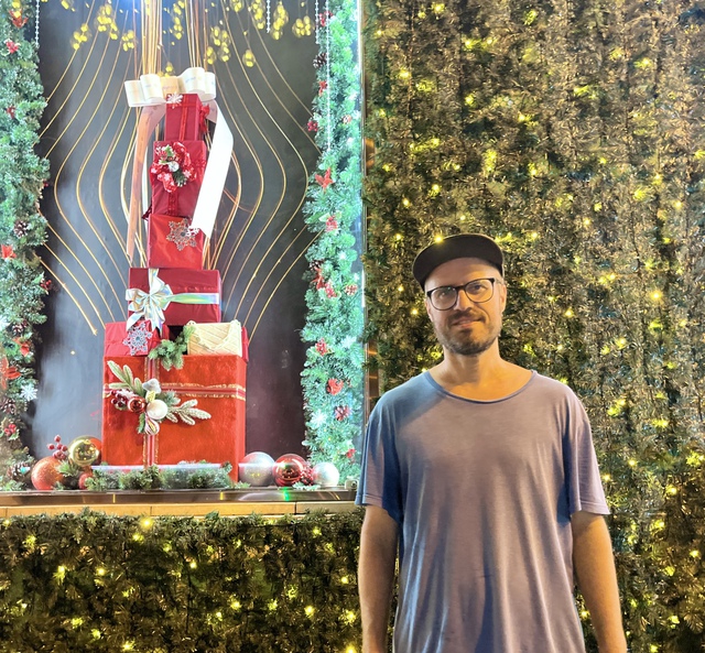 Khách nước ngoài chấm mấy điểm cho cách trang trí Giáng sinh ở TP.HCM? - Ảnh 2. Khách nước ngoài chấm mấy điểm cho cách trang trí Giáng sinh ở TP.HCM? - Ảnh 2.