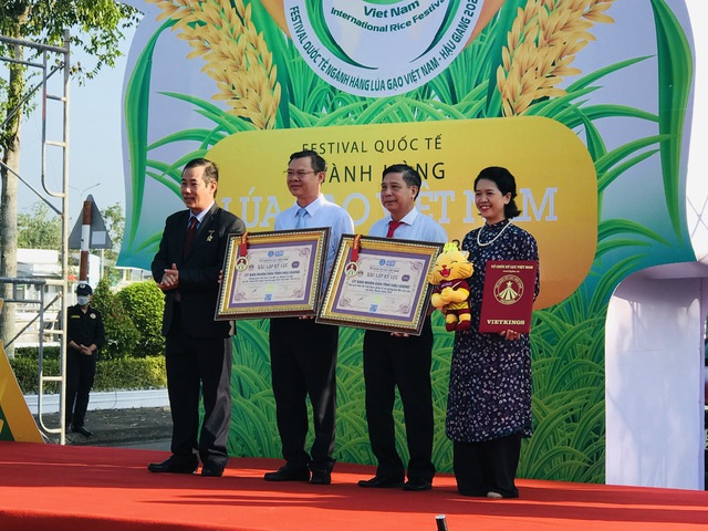Hậu Giang lập 2 kỷ lục Việt Nam về lúa gạo - Ảnh 1.