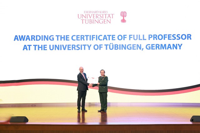 Thiếu tướng, tiến sĩ Lê Hữu Song nhận hàm giáo sư Trường ĐH Tubingen, CHLB Đức - Ảnh 1.