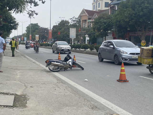 Khởi tố nam thanh niên 'thông chốt' kiểm tra nồng độ cồn, tông gãy chân CSGT - Ảnh 1.