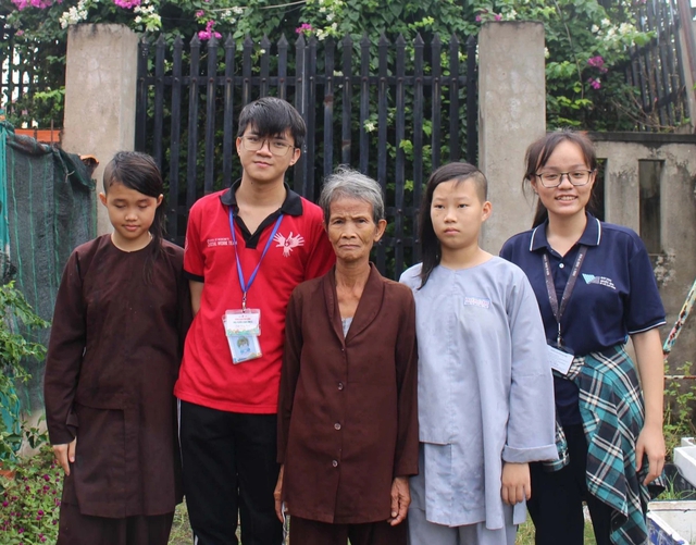 Nghị lực vươn lên của nam sinh ngành y khoa mồ côi cha mẹ - Ảnh 3. Nghị lực vươn lên của nam sinh ngành y khoa mồ côi cha mẹ - Ảnh 3.