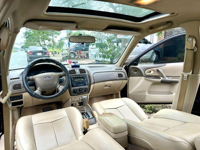 Ford Laser - sedan cũ vang bóng một thời- Ảnh 2. Ford Laser - sedan cũ vang bóng một thời- Ảnh 2.