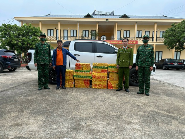 Quảng Ninh: Bắt bí thư chi bộ thôn vận chuyển gần 200 kg pháo  - Ảnh 3.