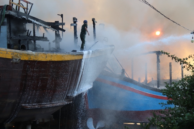 Những ông chủ tàu Trường Sa trắng tay sau vụ cháy tàu cá ở Phan Thiết - Ảnh 6.