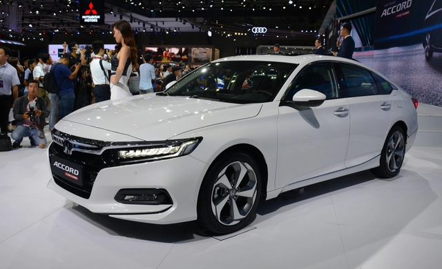 Honda Accord tiếp tục là một trong những mẫu xe bán ít nhất thị trường Việt Nam. Tháng 3.2024 vừa qua, chỉ có 11 chiếc Accord đến tay khách mua, tăng 1 xe so với tháng trước đó. Accord vẫn đang được các đại lý Honda áp dụng chương trình giảm giá để tạo sức hút. Mẫu xe này nhập từ Thái Lan về Việt Nam có giá 1,319 - 1,329 tỉ đồng.