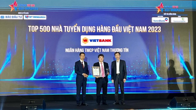  Vietbank nhận giải Nhà tuyển dụng hàng đầu và Nơi làm việc tốt nhất Việt Nam 2023  - Ảnh 1.