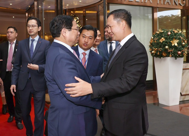 Thủ tướng tặng Thủ tướng Hun Manet sách của Tổng Bí thư Nguyễn Phú Trọng - Ảnh 2.