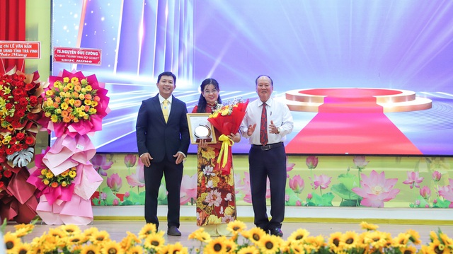 Trà Vinh có thêm 3 nhà giáo được bổ nhiệm giáo sư, phó giáo sư - Ảnh 2. Trà Vinh có thêm 3 nhà giáo được bổ nhiệm giáo sư, phó giáo sư - Ảnh 2.