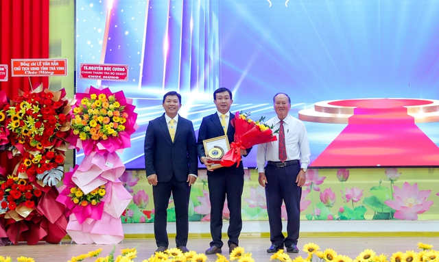 Trà Vinh có thêm 3 nhà giáo được bổ nhiệm giáo sư, phó giáo sư - Ảnh 3. Trà Vinh có thêm 3 nhà giáo được bổ nhiệm giáo sư, phó giáo sư - Ảnh 3.
