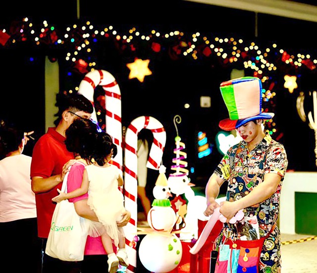 Mùa lễ hội Noel hoành tráng trên đại lộ thương mại tại Long An - Ảnh 6.