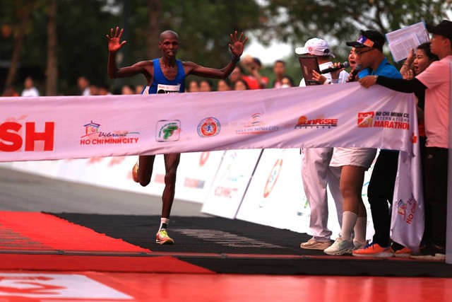 Giải Marathon Quốc tế TP.HCM Techcombank tiếp tục đạt kỷ lục với hơn 15.000 người  - Ảnh 1.