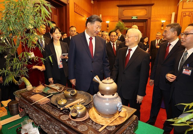 Tổng Bí thư, Chủ tịch Trung Quốc dự tiệc trà và chiêu đãi - Ảnh 2.