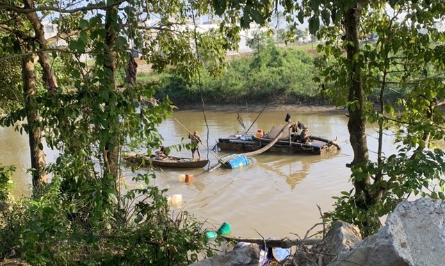 Quảng Ngãi: Phát hiện khai thác cát trái phép tại sông Bàu Giang - Ảnh 1.