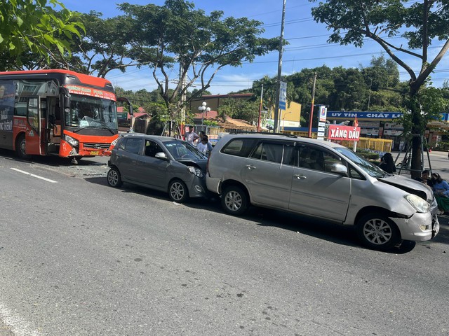 Tai nạn liên hoàn giữa 5 ô tô trên đường phố Vũng Tàu