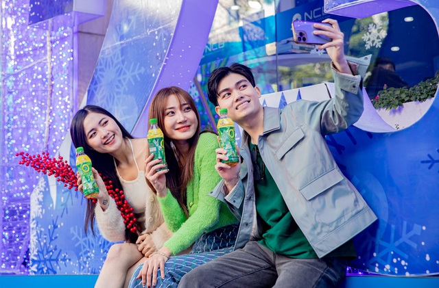 Nhiều người trẻ chọn Trà Xanh Không Độ làm thức uống mỗi ngày để giải tỏa căng thẳng, lo lắng trong những ngày cuối năm Nhiều người trẻ chọn Trà Xanh Không Độ làm thức uống mỗi ngày để giải tỏa căng thẳng, lo lắng trong những ngày cuối năm