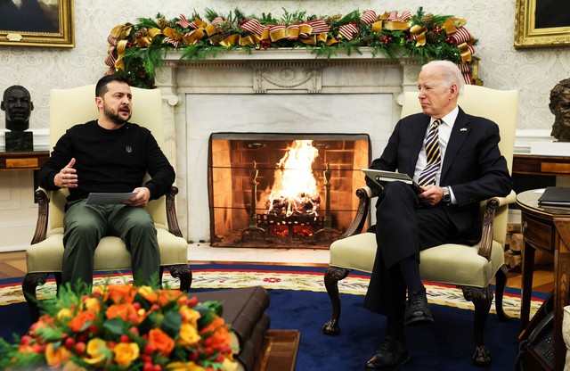 Tổng thống Biden trấn an Tổng thống Zelensky - Ảnh 1.