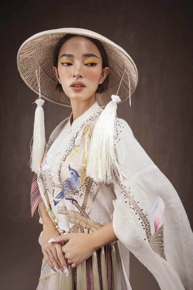 Vũ Việt Hà ra mắt bộ sưu tập áo dài làm từ sợi dứa - Ảnh 1.
