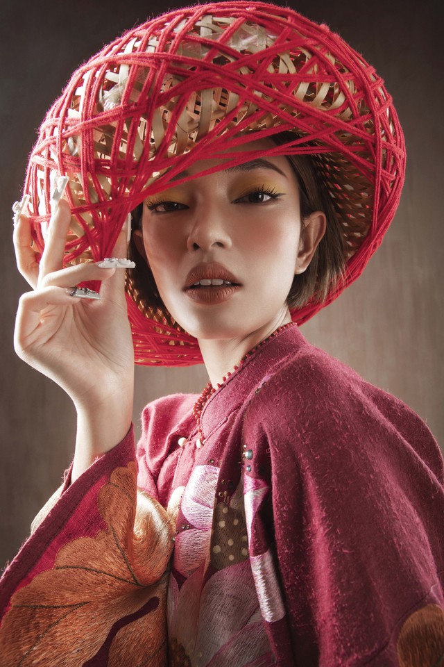 Vũ Việt Hà ra mắt bộ sưu tập áo dài làm từ sợi dứa - Ảnh 4.