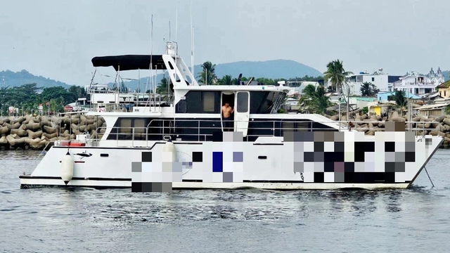 Phát hiện du thuyền chở 8 người nước ngoài nhập cảnh trái phép vào Phú Quốc - Ảnh 1. Phát hiện du thuyền chở 8 người nước ngoài nhập cảnh trái phép vào Phú Quốc - Ảnh 1.
