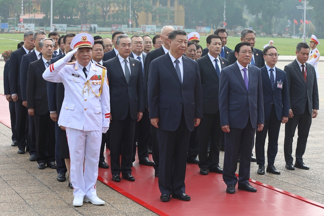 Tổng Bí thư, Chủ tịch nước Tập Cận Bình vào Lăng viếng Chủ tịch Hồ Chí Minh - Ảnh 4.