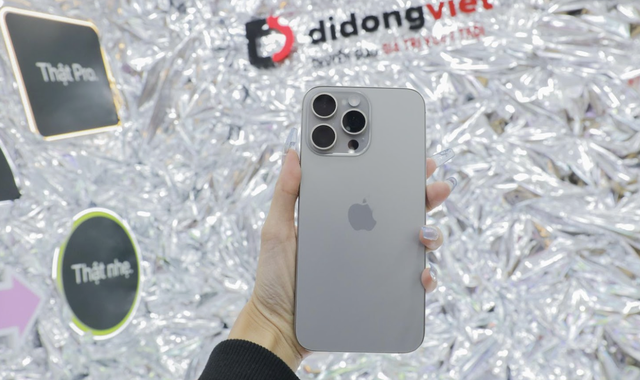 iPhone 15 tiếp tục giảm giá tại Việt Nam, chỉ từ 21,69 triệu đồng - Ảnh 1.