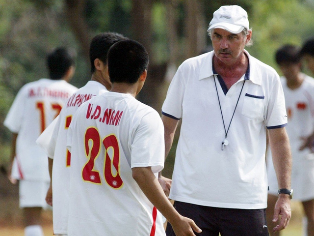 HLV Alfred Riedl: Quý ngài lịch lãm - Ảnh 1.