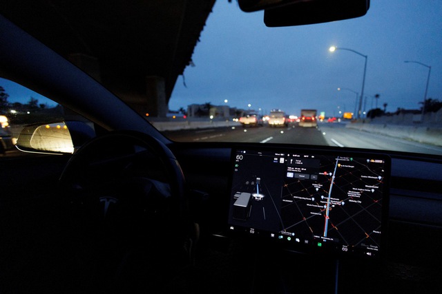 Tesla thu hồi hơn 2 triệu ô tô để sửa lỗi tự lái - Ảnh 1. Tesla thu hồi hơn 2 triệu ô tô để sửa lỗi tự lái - Ảnh 1.