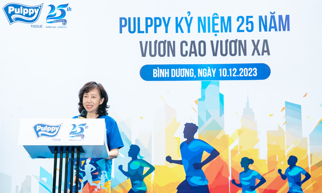 Bà Nhan Mỹ Quân, Phó Tổng giám đốc Công ty TNHH New Toyo Pulppy Việt Nam phát biểu tại sự kiện Bà Nhan Mỹ Quân, Phó Tổng giám đốc Công ty TNHH New Toyo Pulppy Việt Nam phát biểu tại sự kiện