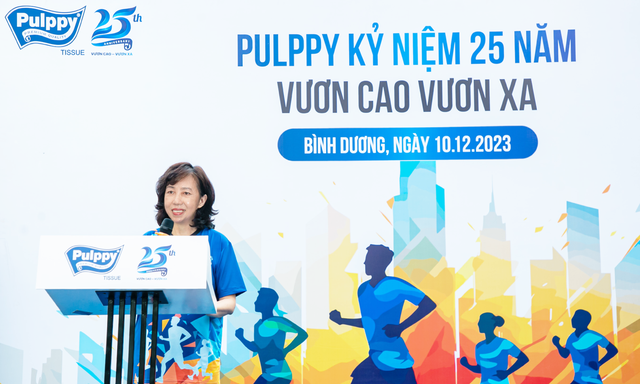 Bà Nhan Mỹ Quân, Phó Tổng giám đốc Công ty TNHH New Toyo Pulppy Việt Nam phát biểu tại sự kiện