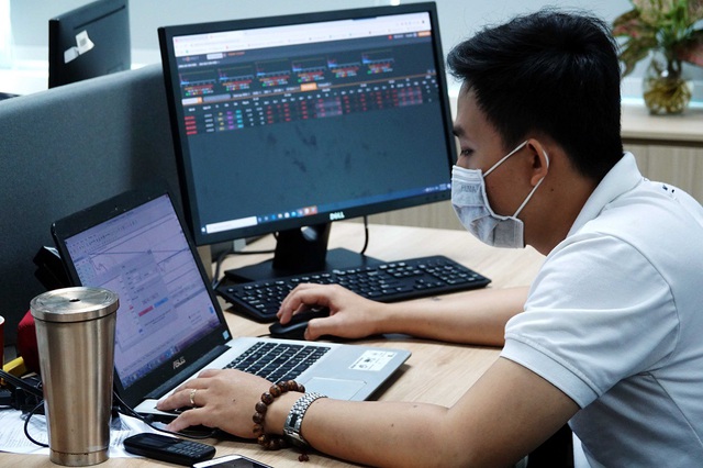 Chứng khoán Mỹ lập kỷ lục mới, vì sao VN-Index mãi loay hoay ở mức thấp? - Ảnh 2. Chứng khoán Mỹ lập kỷ lục mới, vì sao VN-Index mãi loay hoay ở mức thấp? - Ảnh 2.