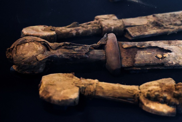 Thanh kiếm La Mã là phát hiện khảo cổ thú vị nhất năm 2023 của National Geographic - Ảnh 2.