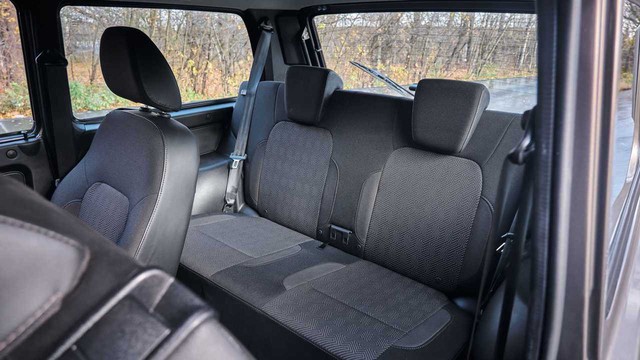 Lada Niva 2024 sang đời mới vẫn thiết kế cổ điển, giá hơn 200 triệu đồng - Ảnh 3.