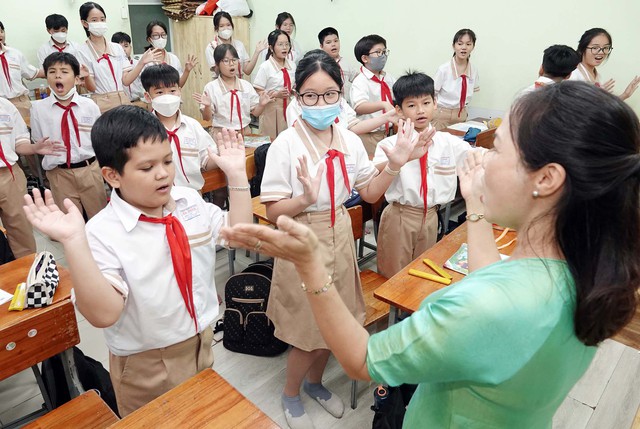 Lương nhà giáo còn thấp so với mặt bằng chung của các ngành nghề (trong 5 năm đầu, trung bình chỉ đạt 5 triệu đồng/tháng) ẢNH: ĐÀO NGỌC THẠCH