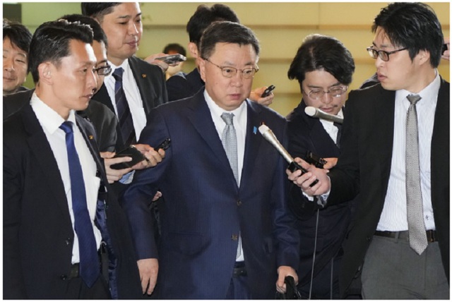 Thủ tướng Nhật thay 4 thành viên nội các vì vụ bê bối gây quỹ chính trị - Ảnh 1.