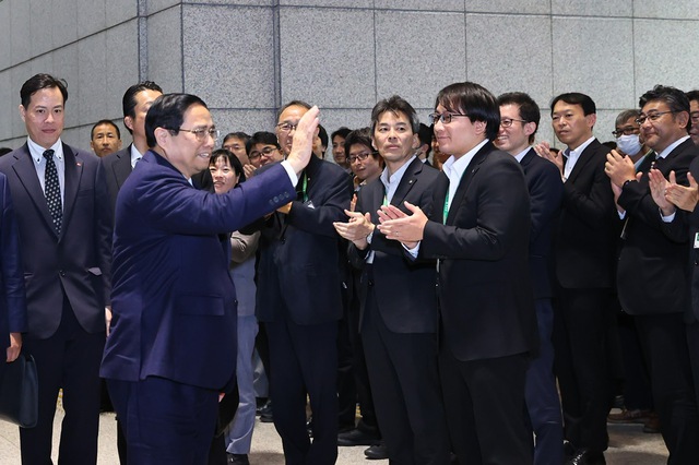 Doanh nghiệp Nhật mời Thủ tướng thưởng thức bánh bạch tuộc takoyaki - Ảnh 1.