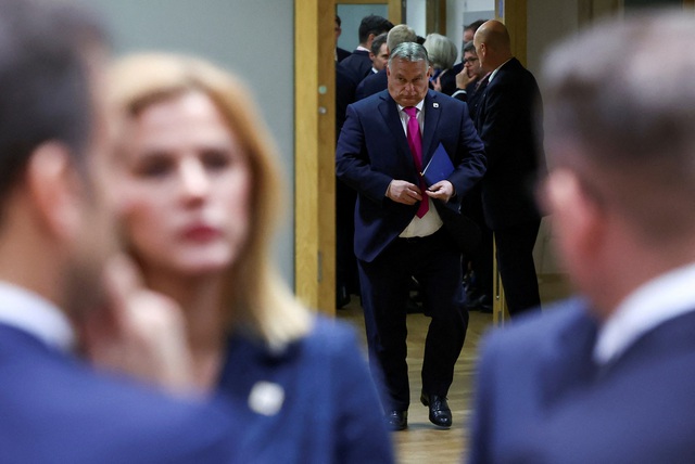 Thủ tướng Hungary rời phòng họp trong lúc EU ra 'quyết định lịch sử' cho Ukraine - Ảnh 2.