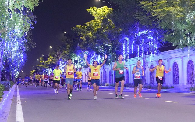 Lần đầu tiên Việt Nam tổ chức giải chạy cự ly siêu dài lên đến 100 km - Ảnh 1.