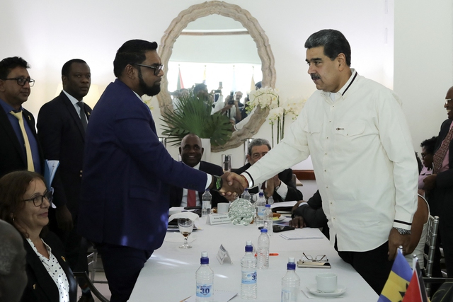 Venezuela và Guyana đồng ý không dùng vũ lực trong tranh chấp lãnh thổ - Ảnh 1. Venezuela và Guyana đồng ý không dùng vũ lực trong tranh chấp lãnh thổ - Ảnh 1.