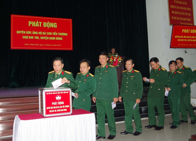 Quân đội Thừa Thiên – Huế góp tiền lương ủng hộ tiểu thương bị cháy chợ - Ảnh 1. Quân đội Thừa Thiên – Huế góp tiền lương ủng hộ tiểu thương bị cháy chợ - Ảnh 1.